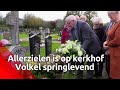 Allerzielen is op kerkhof Volkel nog jaarlijks springlevend.
