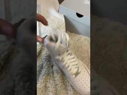Unboxing white Nike AF1 high tops