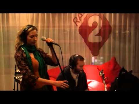 June Noa live met "You Don't Love Me" bij Van Holland op Radio 2!