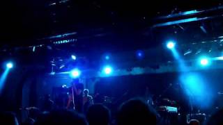 Liars - No Barrier Fun (live at ATP Matt Groening)