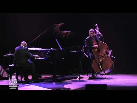 Oliver Jones Trio avec/with Éric Lagacé et/and Jim Doxas - "We Remember O. P." (2011-07-02) ...