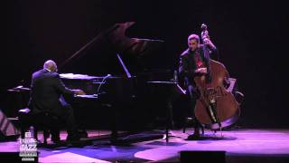 Oliver Jones Trio avec/with Éric Lagacé et/and Jim Doxas - "We Remember O. P." (2011-07-02) ...