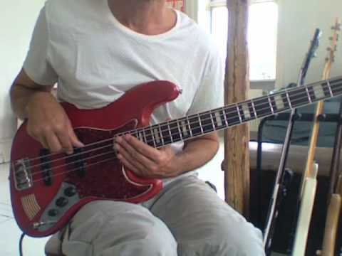 L248 Bluesy bass lick or fill