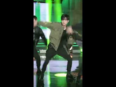 Madtown Lee geon focus at The Unit ~ dancing to EXO Monster