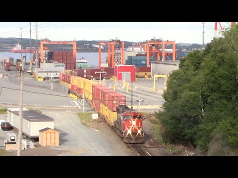 EMD SD70I 5622 Working Local Train 519 at PSA Atlantic Hub  / Ocean Terminals - Halifax, NS