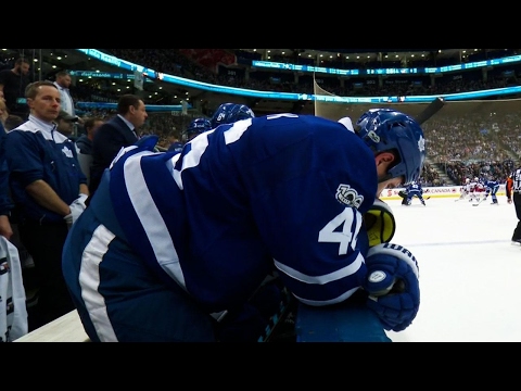 Polak hobbles off after apparent knee injury