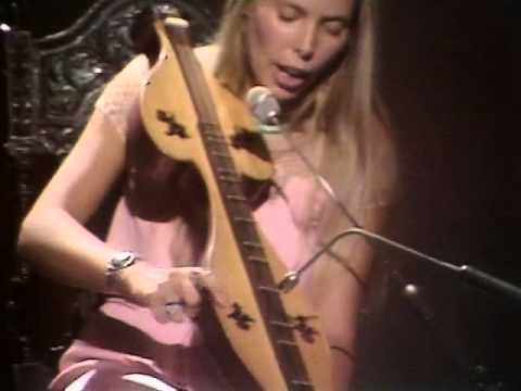 Joni Mitchell playing live in 1970 (complete concert)