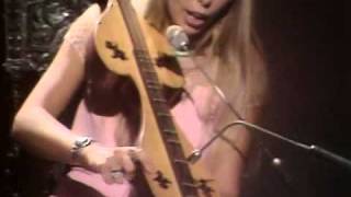 Joni Mitchell playing live in 1970 (complete concert)