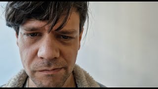 Musik-Video-Miniaturansicht zu Alles 1 Scheiss Songtext von Der Nino aus Wien