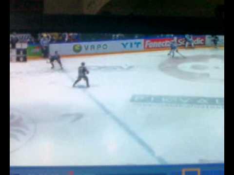 Tps pelaajat taklaavat toisiaan