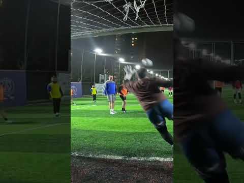 Kaleci sol elini çok kullanıyor (galiba) #youtube #shorts #football