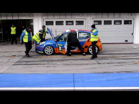 Dunlop 12H Hungary 2013 pitstop Team Sally Racing