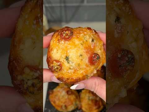 viral pizza biscuits recipe 🍕 #shorts #pizza #cooking #easyrecipe #easysnacks #snacks #viralrecipe
