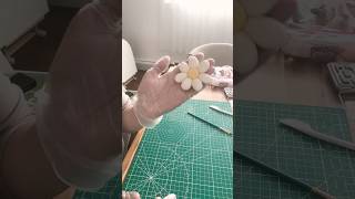 Gumpaste Daisy Tutorial – Perfect Cake Topper! #cute #handmade #cakedecorating
