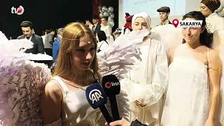 Lise Öğrencileri Atık Malzemelerden Hazırladıkları Kıyafetlerle Podyuma Çıktı