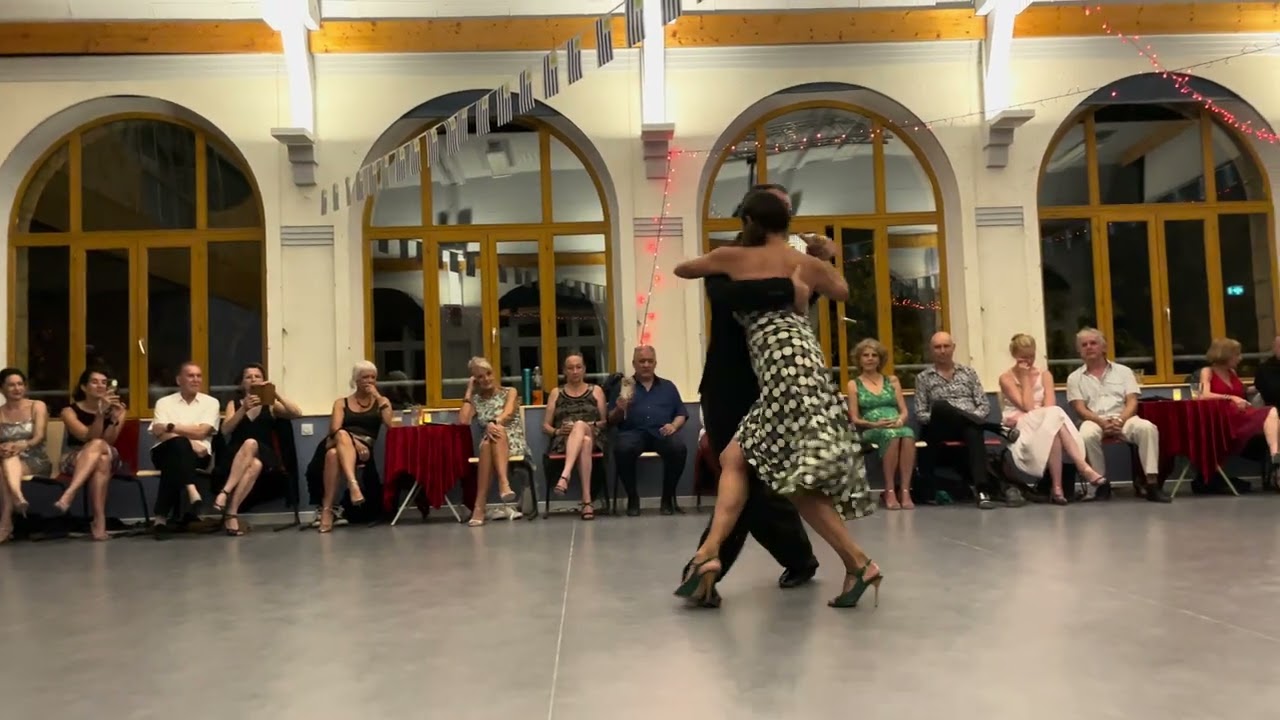 Video thumbnail for Esteban Moreno & Verónica Cordero - Milonga : La cicatriz - Juan D'Arienzo