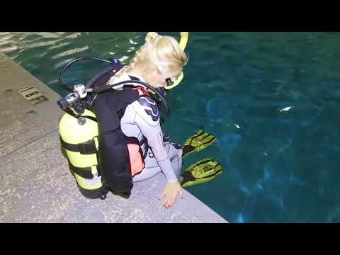 Scuba Skill - How to Perform the Controlled Seated Entry