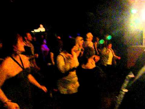 QUEEN WE WILL ROCK YOU & ROCKING ALL OVER THE WORLD QUO . HASTINGS