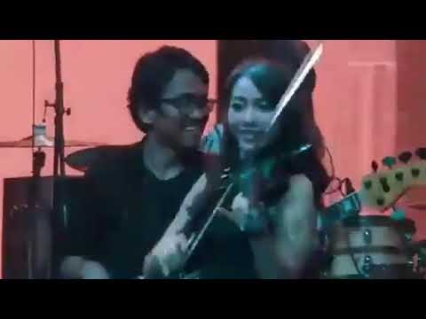 Chrisye live by Erwin Gutawa at Synchronizefest. - Marcella Violinist. JOB whatsapp +6281288146011