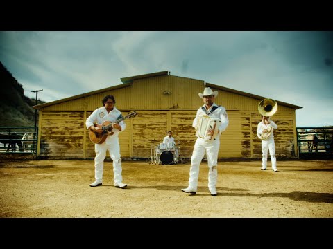 Voz de Mando - Levantando Polvadera (Video Oficial) [Mi Chula Te Traigo Para Ti Estas Flores]