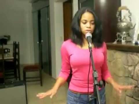 Alessandra Cândido dos Santos cantando Valerie ( versão de Amy Winehouse)