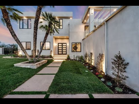 16930 Encino Hills Dr, Encino