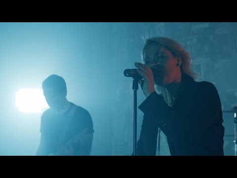 NEŘEŠ - DÁMA A KRÁL feat. R.O.M.A.N (Oficiální videoklip)