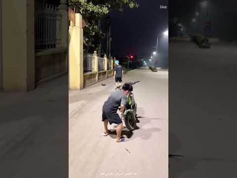 الحرامي ده افتكر إنه هيقدر يسرق الراجل ده بسهولة… لكن اللي حصل قلب الطاولة عليه! 😂😱