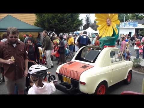 Thumbnail for Vespa 400 leads the parade by Vespa 400