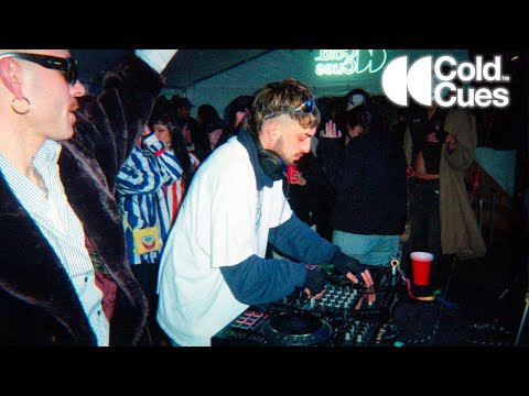 Crazy Andalusian Hits in a House Party | ROBZZZ
