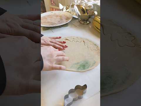 Save leftover pie scraps! Let you dough chill, then roll and cut, use a wash and cinnamon sugar ✨️