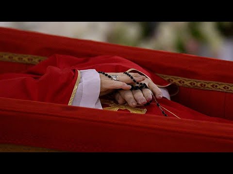Video Thumbnail: Uraltes Ritual: Gemächer des verstorbenen Papstes versiegelt