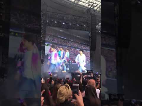 190607 bts in paris boy with love with surprise Halsey