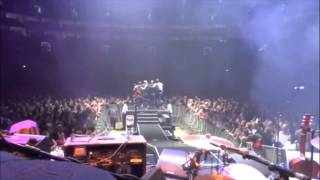 'Take a bow' - Jimi Goodwin on the closing night of Elbow's tour. 02 Arena 16/04/2014