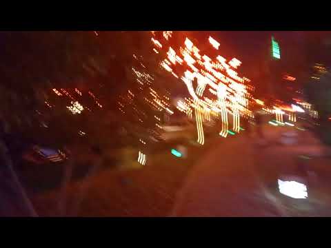 Paseo nocturno por el parque de la ciudad de Chengde, provincia de Hebei