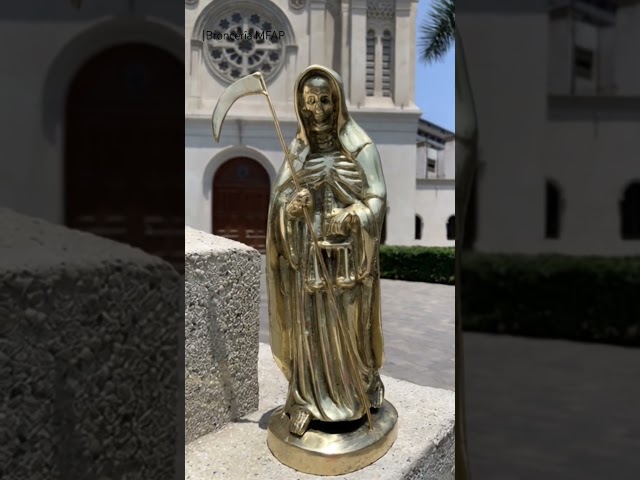 Vídeo relacionado con Veronese Design Santa Muerte Rosario - Estatua de ángel de la Muerte con Acabado de Bronce Antiguo