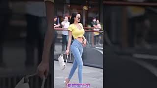 Cái áo hơi chật chội