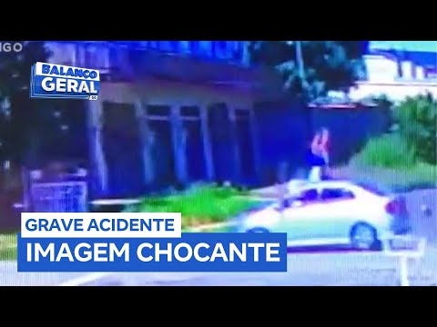 Imagem impressionante: motociclista e adolescente são atingidos por carro em Caldas Novas (GO)
