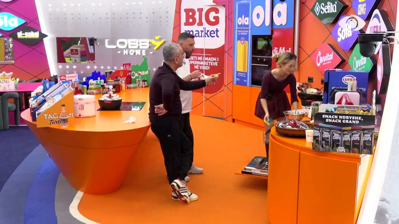 Ç'të duhet ty, ha këtu tek veshi im/ Selin debaton me Artanin, ndërhyn Juela