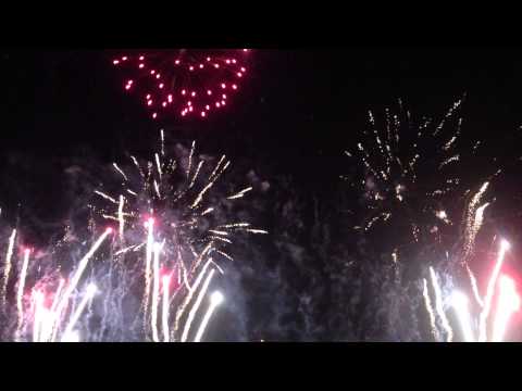 Krewella @ EDC Las Vegas. Nicky Romero ft Krewella- Legacy (Save My Life).