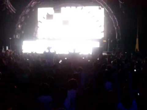 Ferrt Corsten playing AF Project - Something Wrong live in Beirut - November 2009