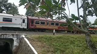 Download lagu SANGAT GAGAH KERETA ARGO DI TARIK CC 203 mp3