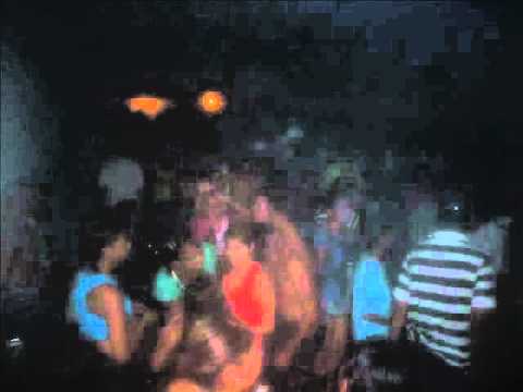 MC JUNINHO - COMBATE VEM FUDE ( DJ F2 - F2 STUDIO ).wmv