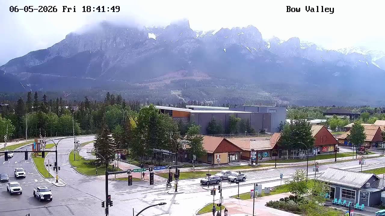 Live webcam view of The Shops of Canmore y Bow Valley