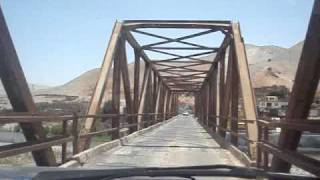 preview picture of video 'Los Tiburones- Viaje a Corire, Arequipa, Peru. 3 Bridge at Corire'