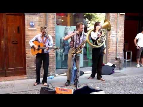 The Swing Ninjas - Has Anybody Seen My Gal? - Ferrara Buskers Festival