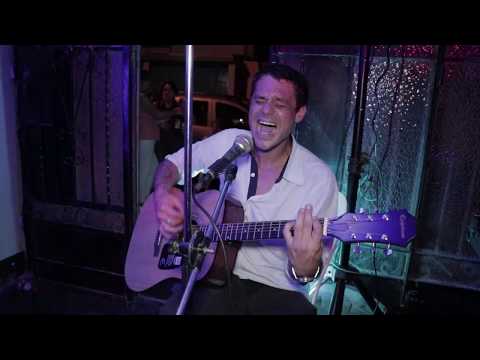 Alexis Korfiatis de 6 Voltios - Una Triste Sonrisa