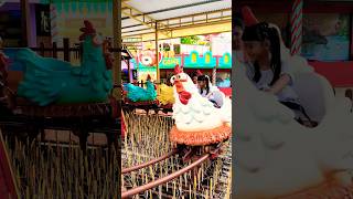 Si kembar cantik naik kereta chicken coop warna warni berkotek kotek seru #chicken #disney #shorts