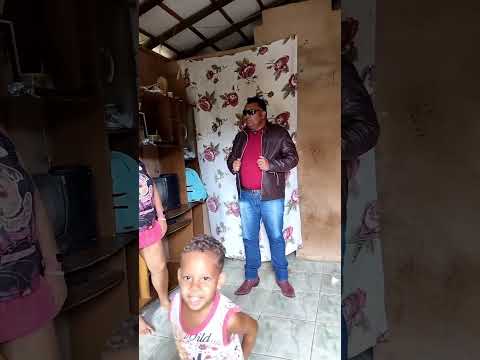 Pescoço do gesso ajudando famílias carentes em almas Tocantins 