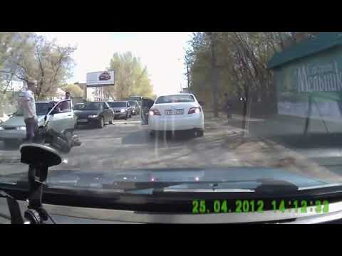 Guy Tries To Flee After Altercation Runs In To Incoming Traffic Justin Timberlake   Say Something Ha